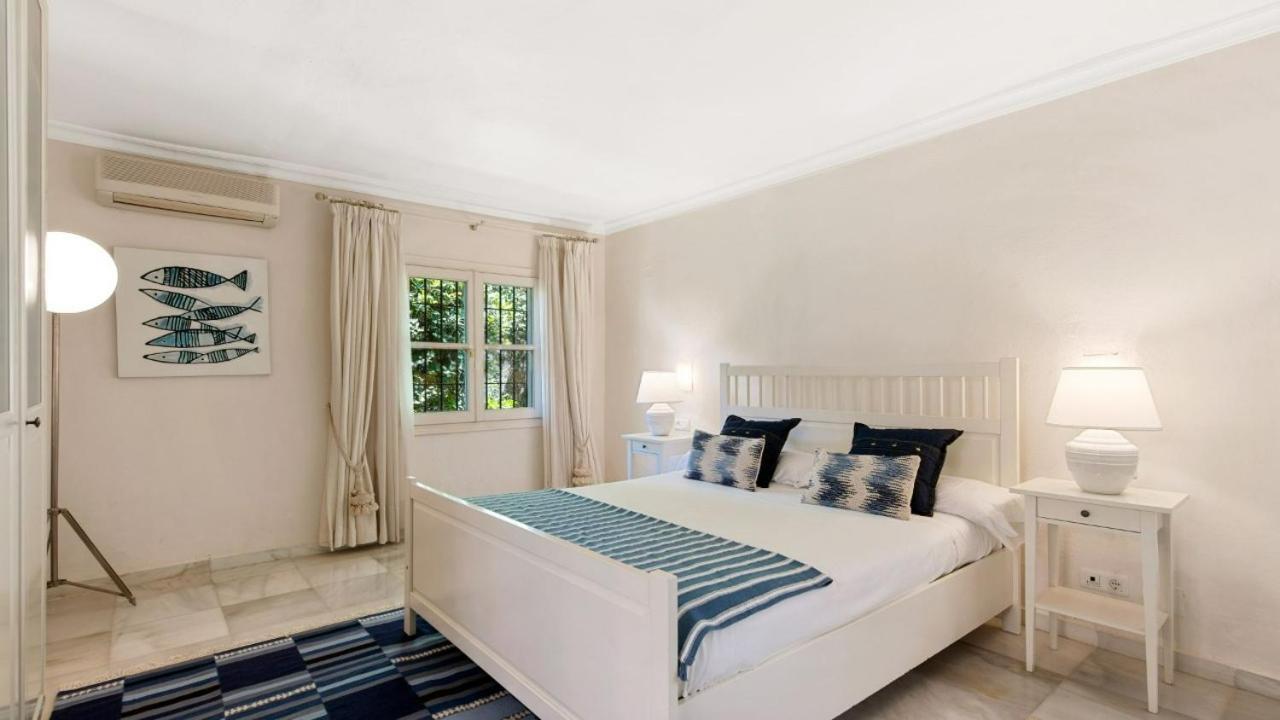 Tas Chill - Puente Romano Beach Front Apartment *