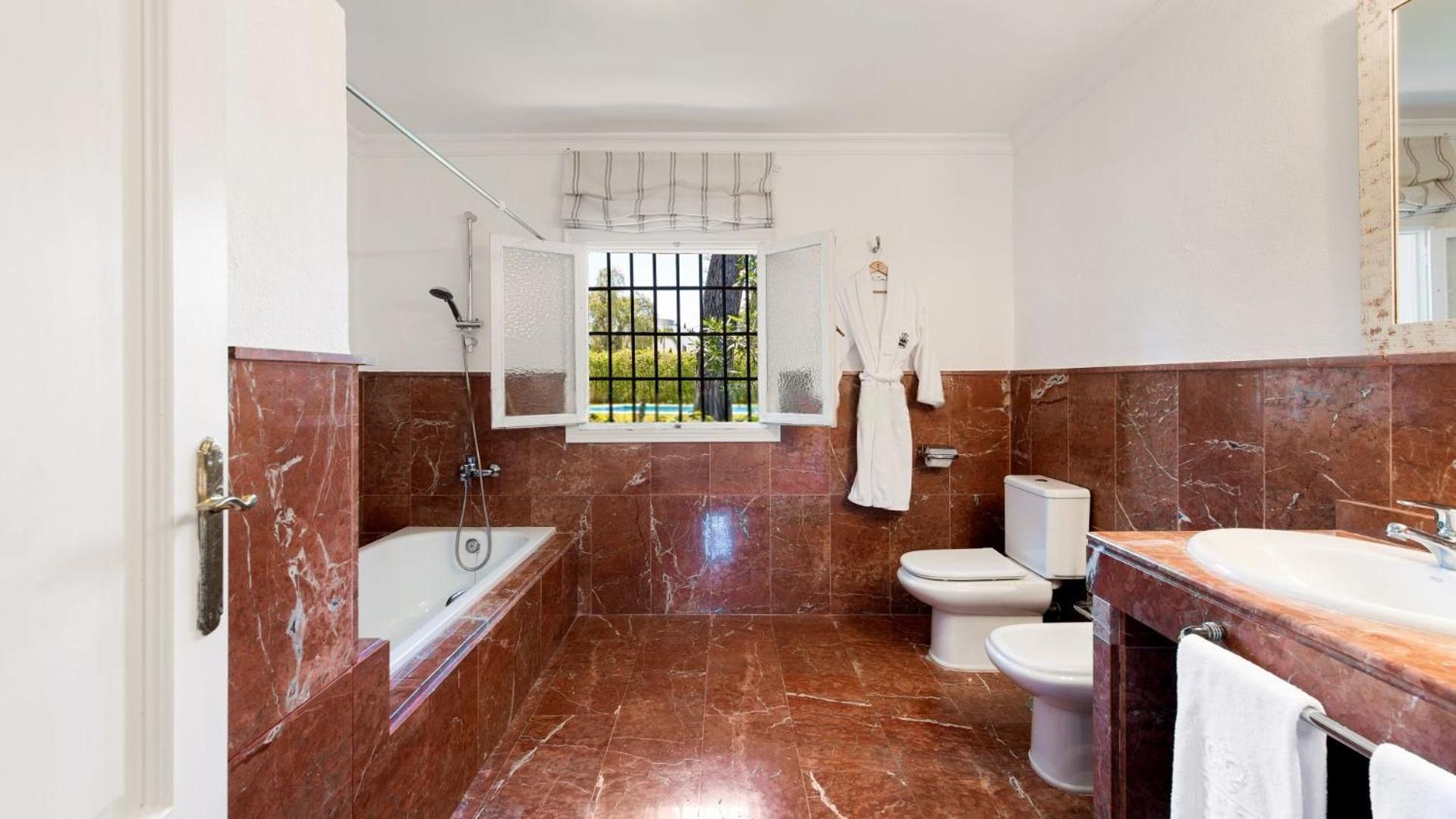Tas Chill - Puente Romano Beach Front Apartment Marbella