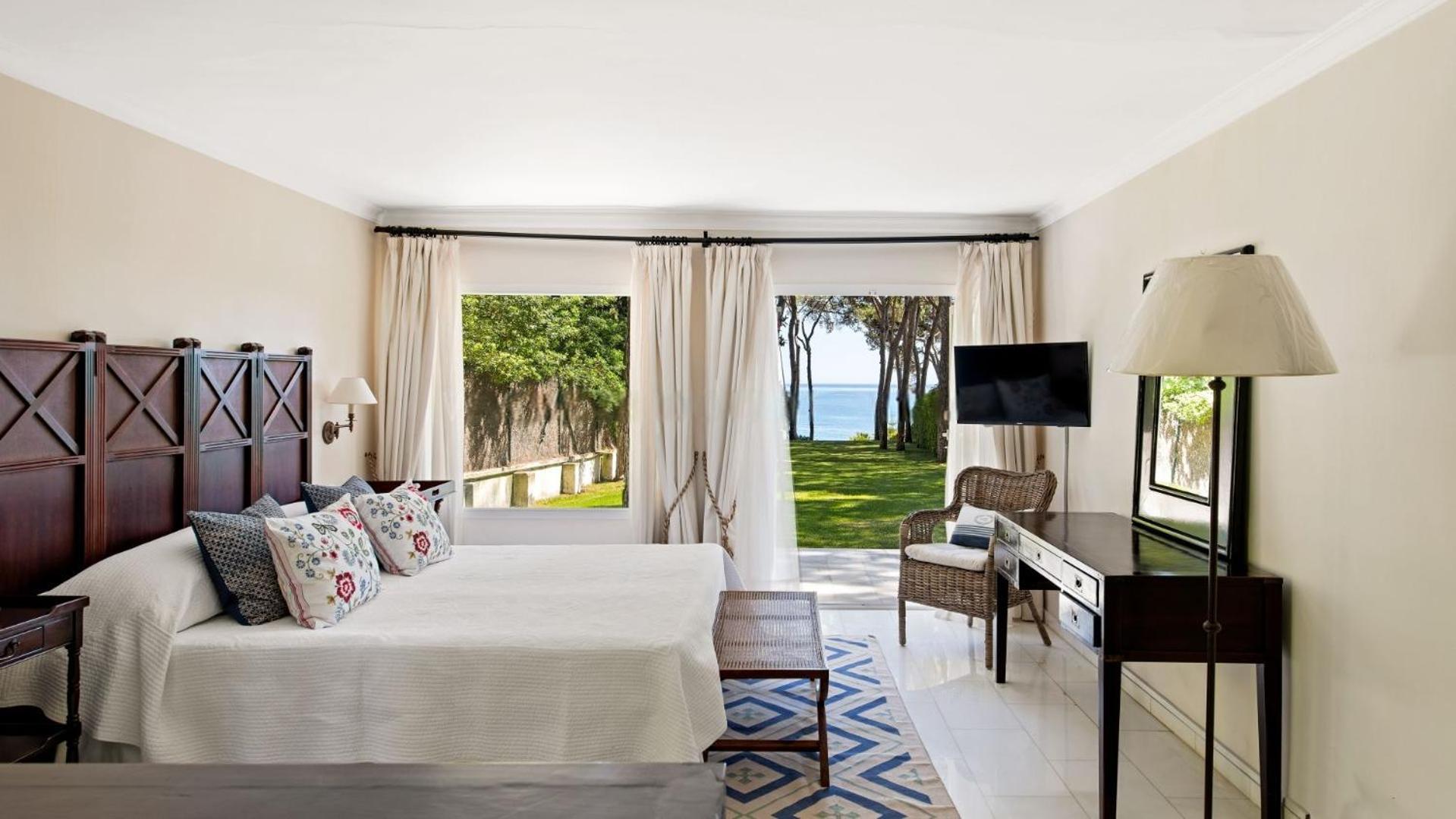 Tas Chill - Puente Romano Beach Front Apartment